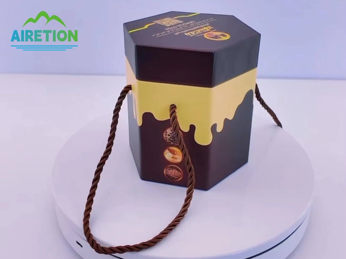 Kundenbeispiel aus Ägypten: Individuell gestaltete Geschenkbox aus Papier für eine unverwechselbare Markenpräsentation