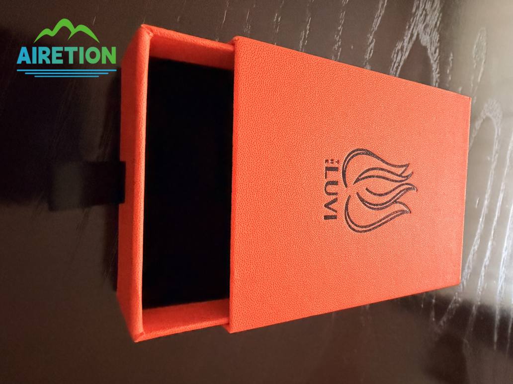 Individuell gestaltete Geschenkbox mit Schublade für die Marke LUVI | Individuell bedruckte, stabile Schmuckverpackung